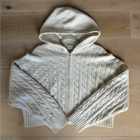 Aritzia Sweaters - BRAND NEW Aritzia Sunday Best Octavia Zip hoodie